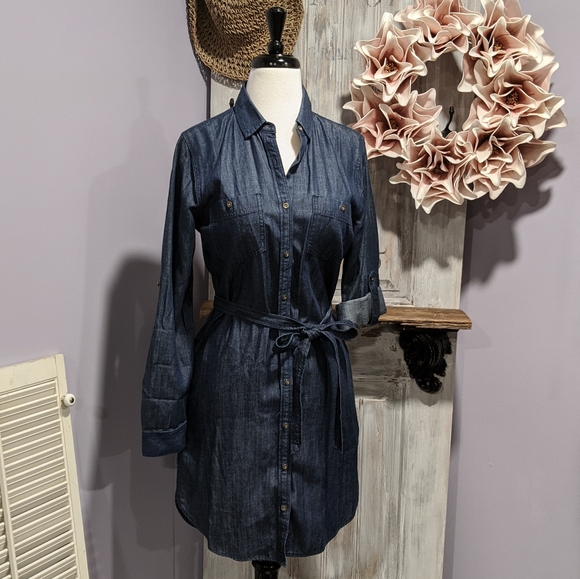 Banana Republic Dresses & Skirts - 💙SOLD💙Banana Republic belted denim dress